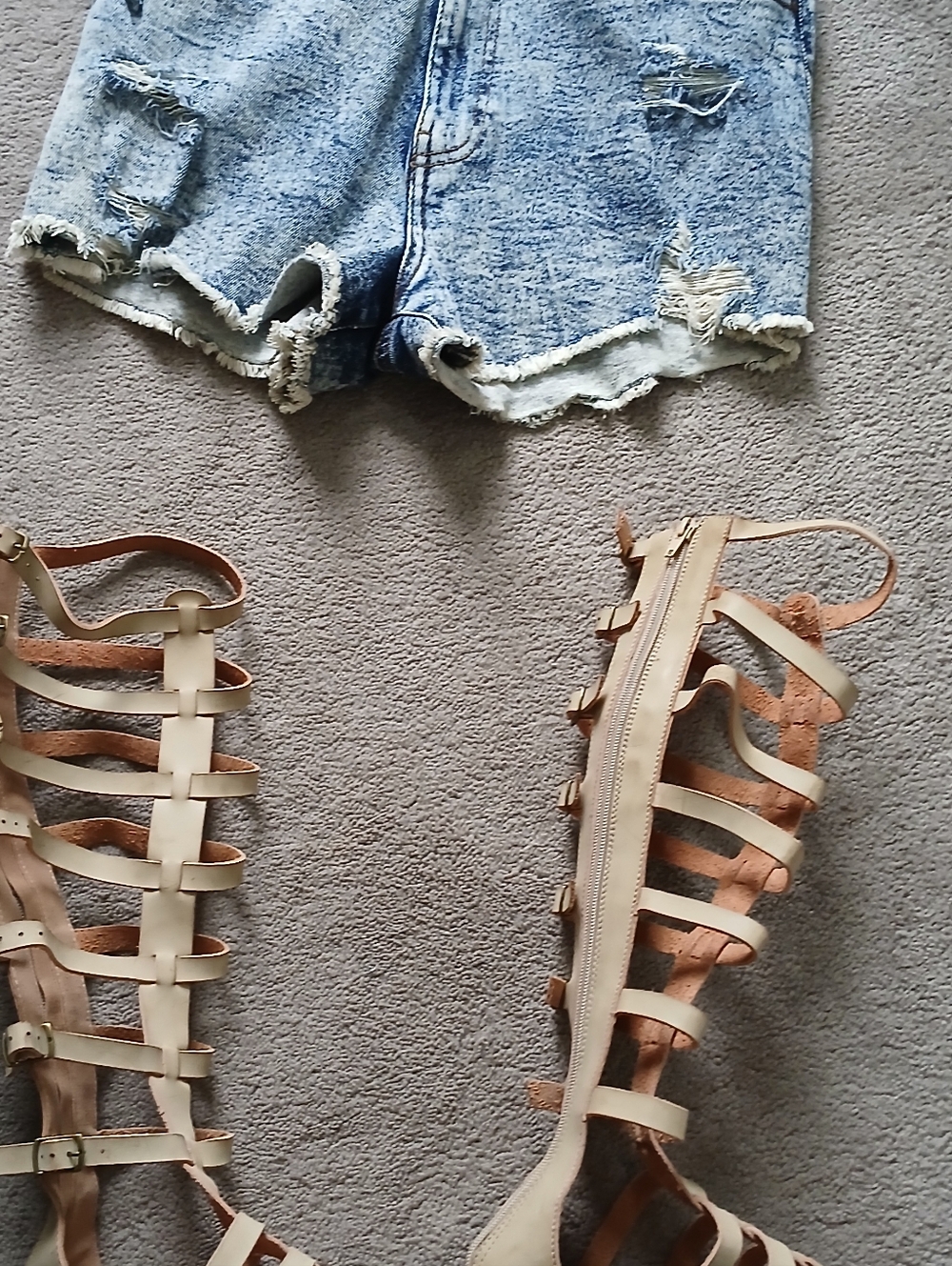 Knee-High Gladiator Sandals in Nude. Size 8. - Picture 6 of 6
